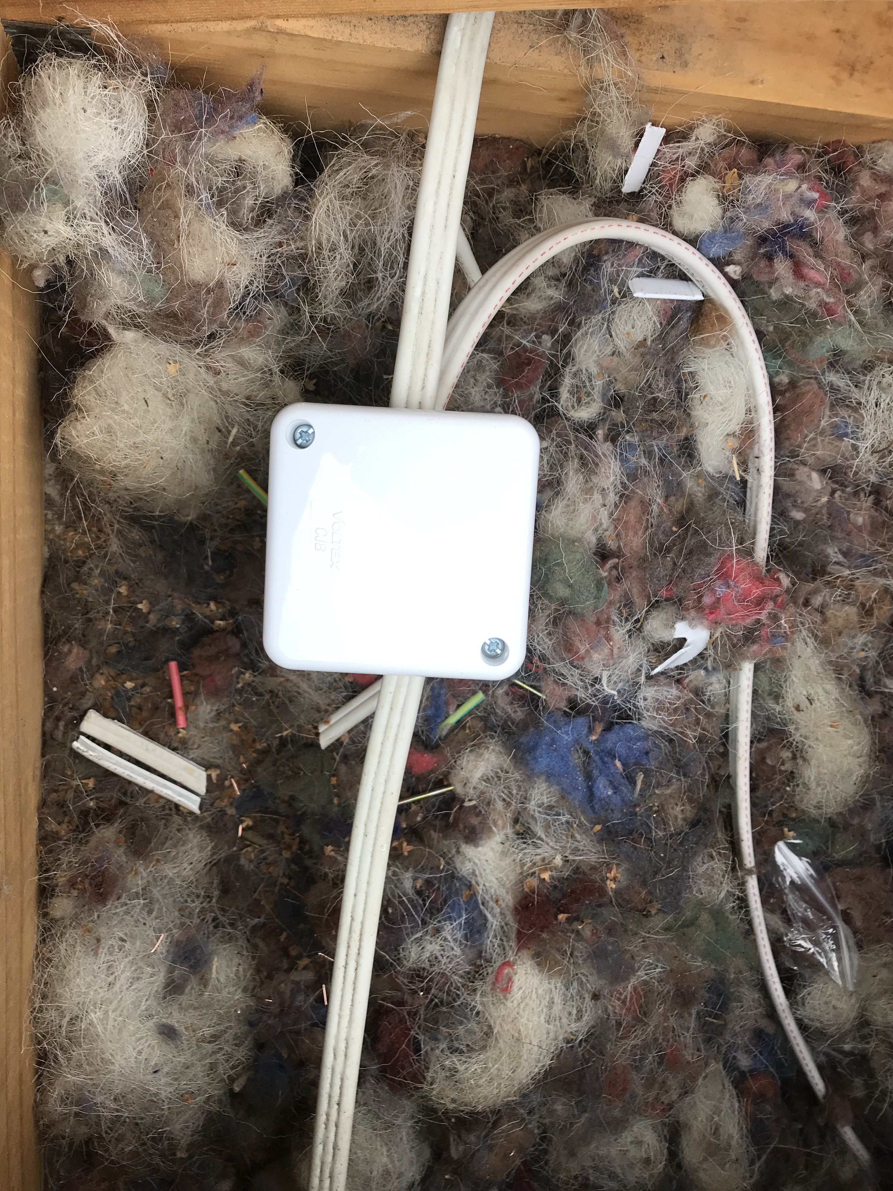 Mt Eliza electrical contractor electrical cable repair using volt junction box